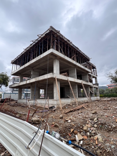 Barış Aptartmanı Betonarme Döşeme Kalıp Çalışmaları